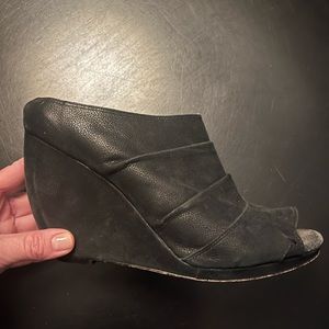 Joes Jeans distressed black soft leather wedges
